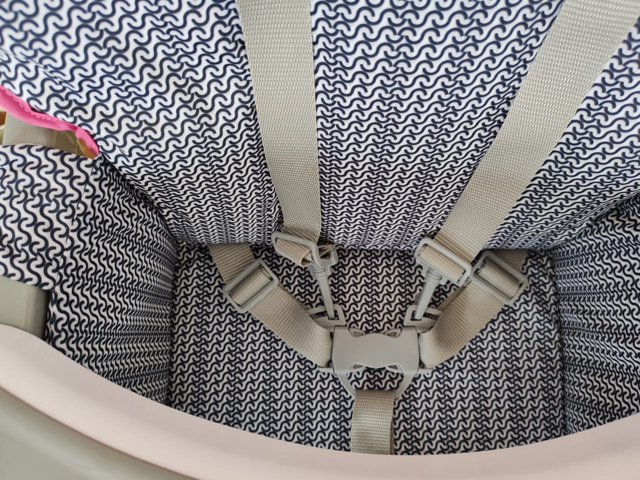 Zubaida's Bambies® Stylish & Compact Folding Baby High Chair with Adjustable Tray and 5-Point Harness - Image 3