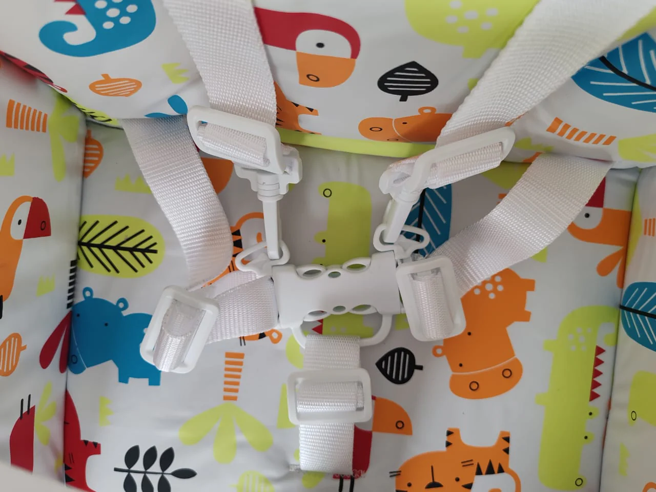 Zubaida's Bambies® Stylish & Compact Folding Baby High Chair with Adjustable Tray and 5-Point Harness - Image 3